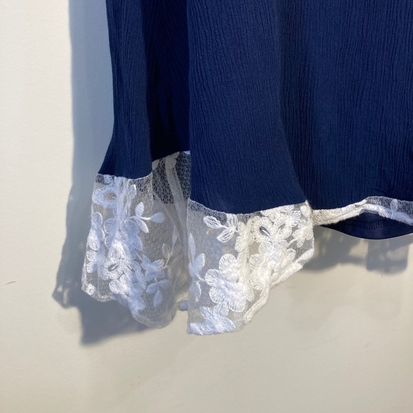 🌸 3/$20 Paper Crane blue and white lace top - Picture 8 of 14